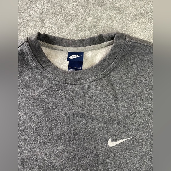 Nike Swoosh Grey Crewneck Sweatshirt Mens XL Embroidered Logo - Picture 3 of 14